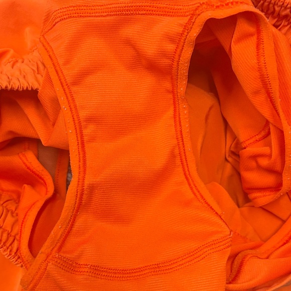lululemon Women's Red Orange Hotty Hot Shorts. Size 4. 2.5”. - Picture 7 of 7